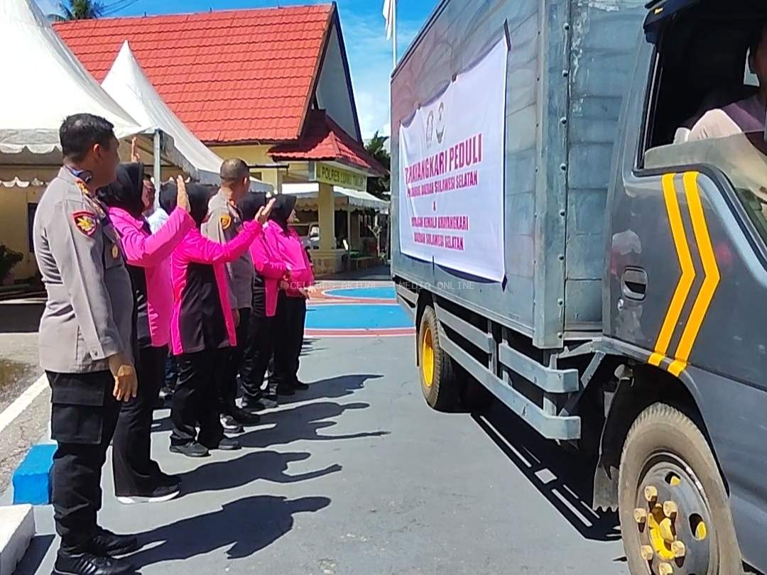 Polres Lutim Salurkan Bantuan Kapolda Sulsel Untuk Korban Banjir Bandang Luwu