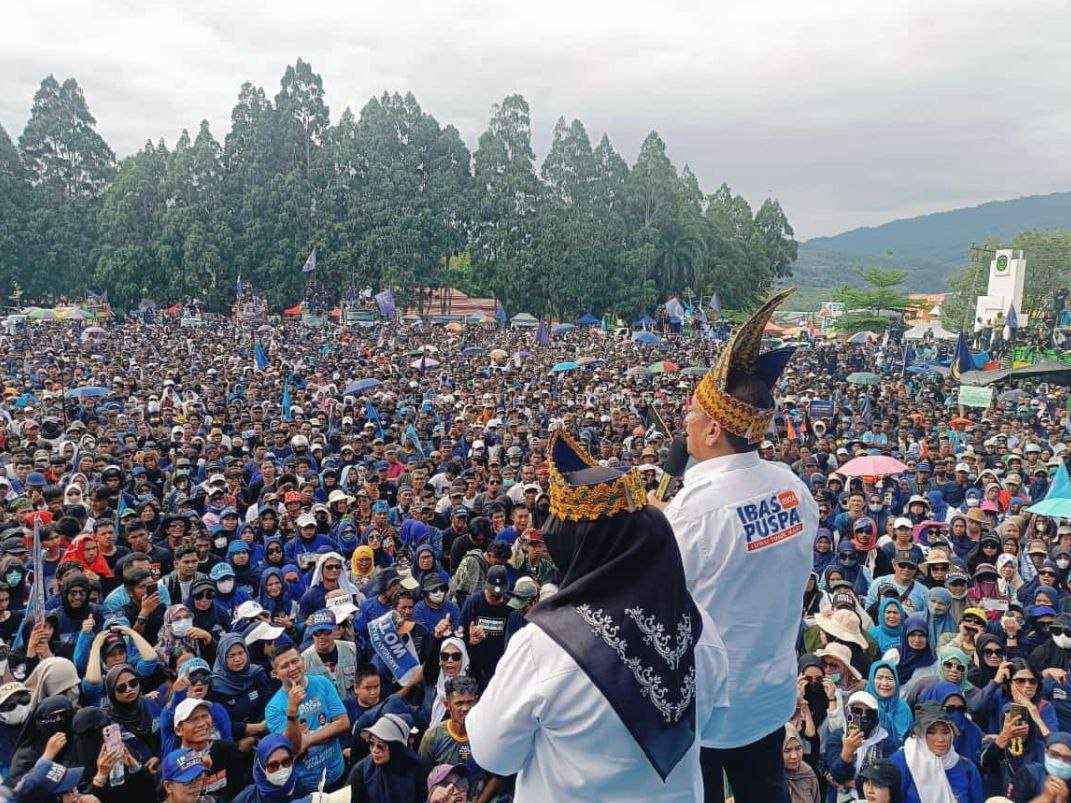 Padati Lapangan Medeka, Pasangan IBAS - PUSPA Deklarasi dan Resmi Mendaftar Sebagai Bakal Cabup dan Cawabup Lutim