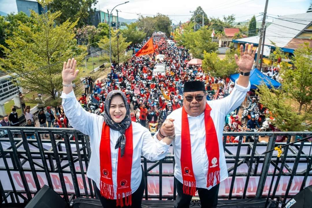 Lautan Manusia Antar Putri Dakka – Haidir Basir Daftar Bakal Calon Walikota dan Wakil Walikota Palopo