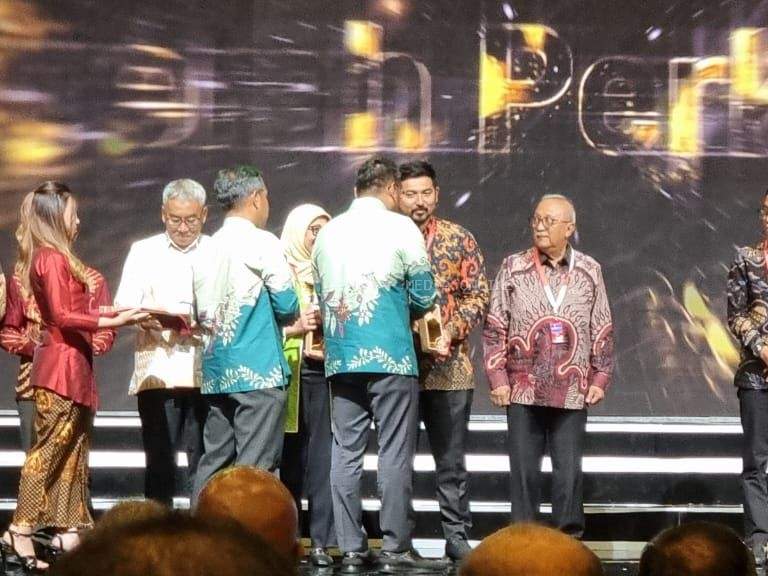 Wakil Bupati Luwu Timur Akbar Andi Leluasa Terima Penghargaan Dari Kementerian Pertanian