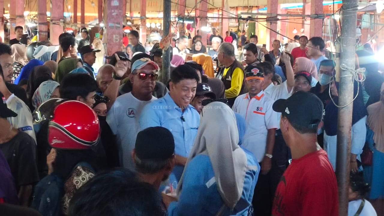 Sambangi Pasar Malili, Isrullah Ahmad Bacalon Bupati Luwu Timur Disambut Ratusan Warga 