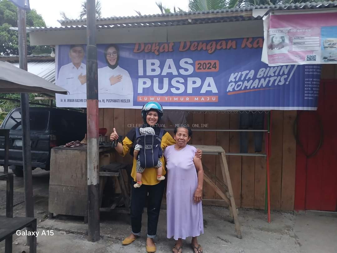 Sambil Gendong Anak, Ibu Di Mangkutana Pasang Baliho, Bentuk Dukungan Total untuk IBAS-PUSPA