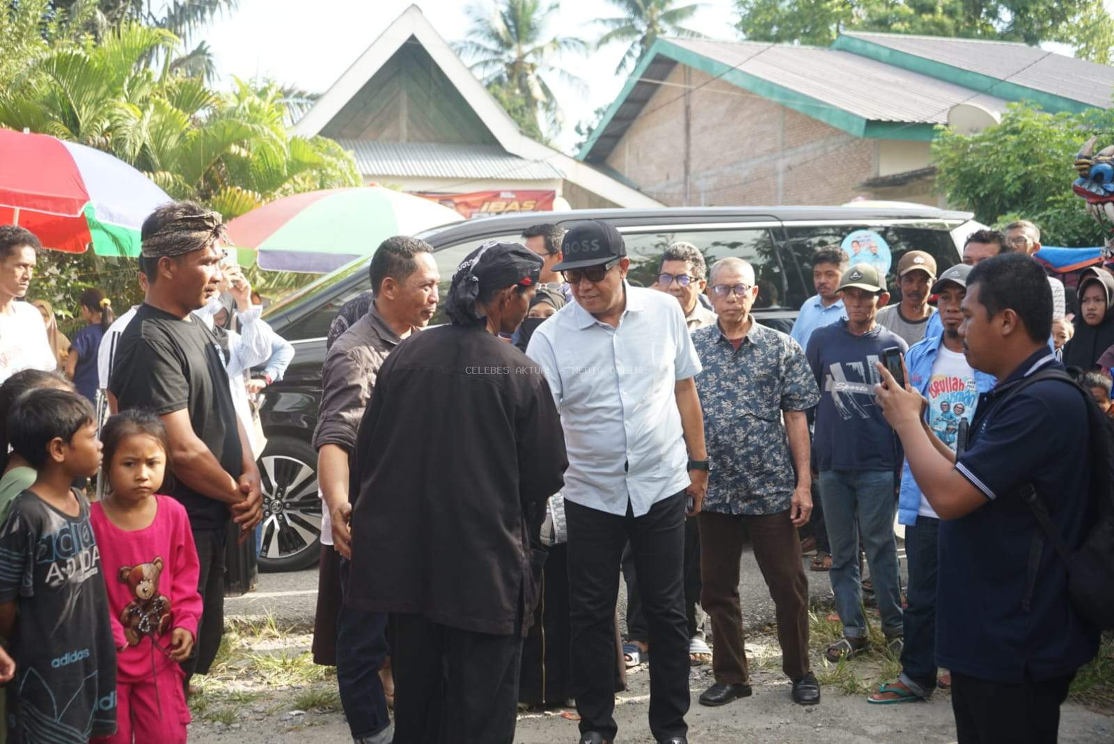 Calon Bupati Isrullah Ahmad Disambut Meriah dengan Tarian Reog dan Kuda Lumping di Desa Madani