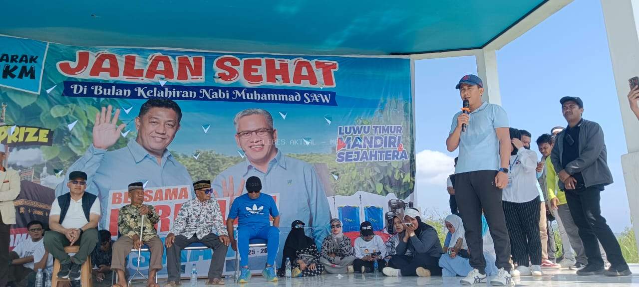 Bersahaja di Tengah Keramaian: Istri Calon Bupati dan Wakil Bupati Luwu Timur Duduk Lesehan Bersama Warga