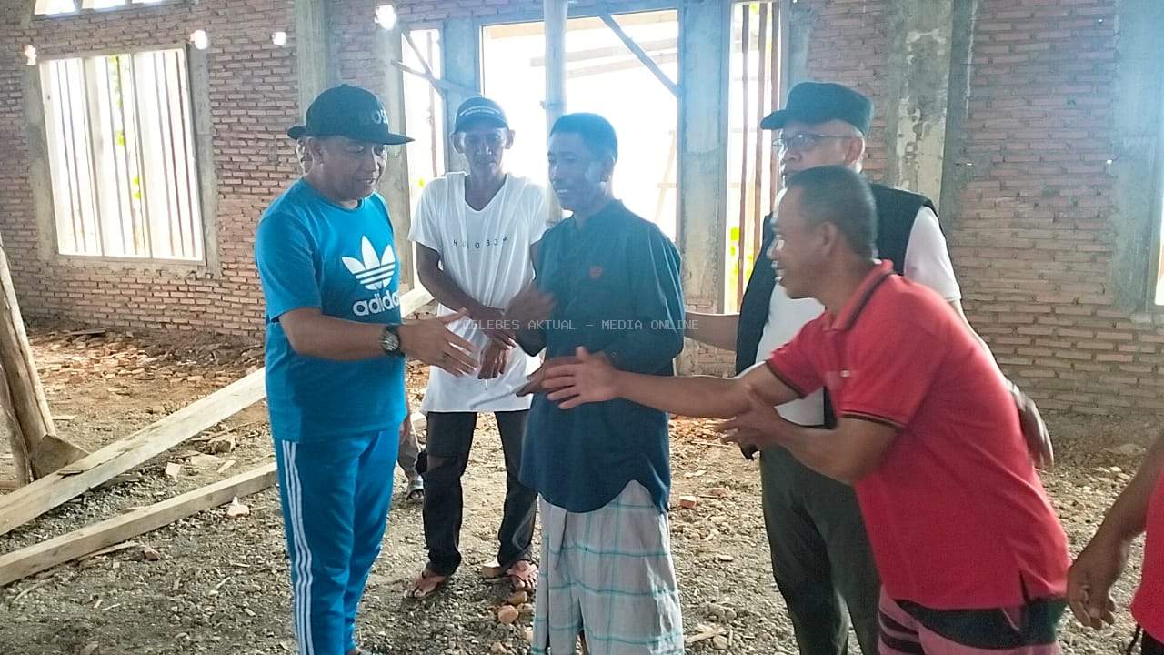 Berharap Pembanguan Cepat Selesai, Isrullah - Usman Donasi Untuk Pembangunan Masjid Nurul Amin Tokalimbo 