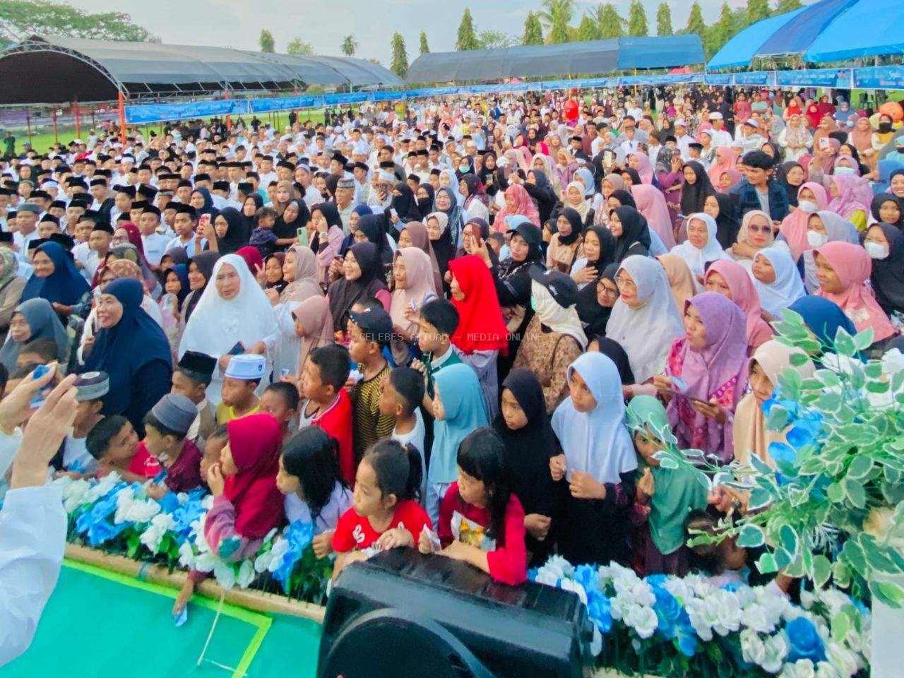 Isrullah - Usman Gelar Tabligh Akbar, Bagikan Seribu Al Quran dan Beri Hadiah Umroh