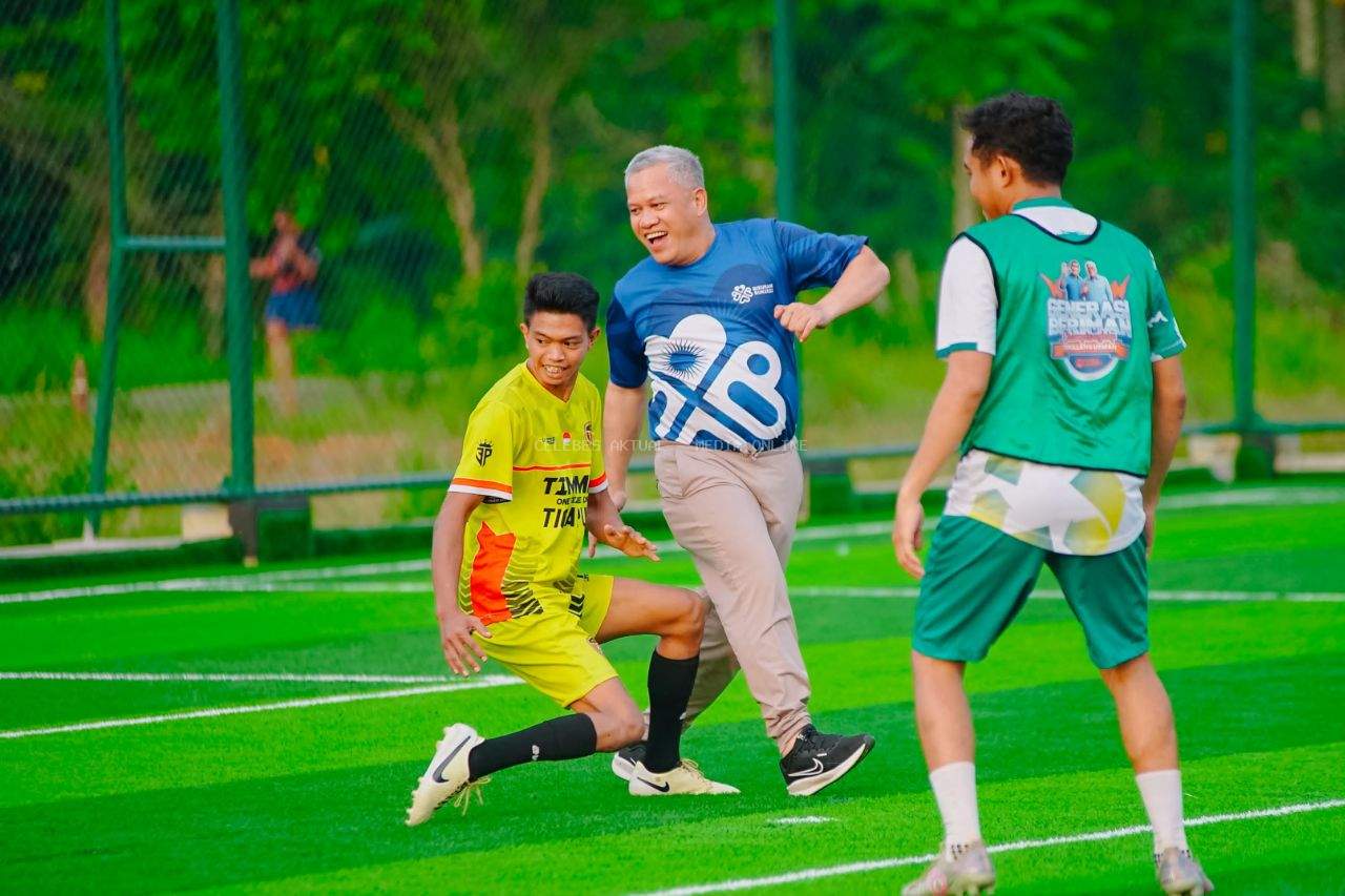 Kejutan di Lapangan Sofia: Isrullah - Usman Merumput Bersama Pemuda Milenial