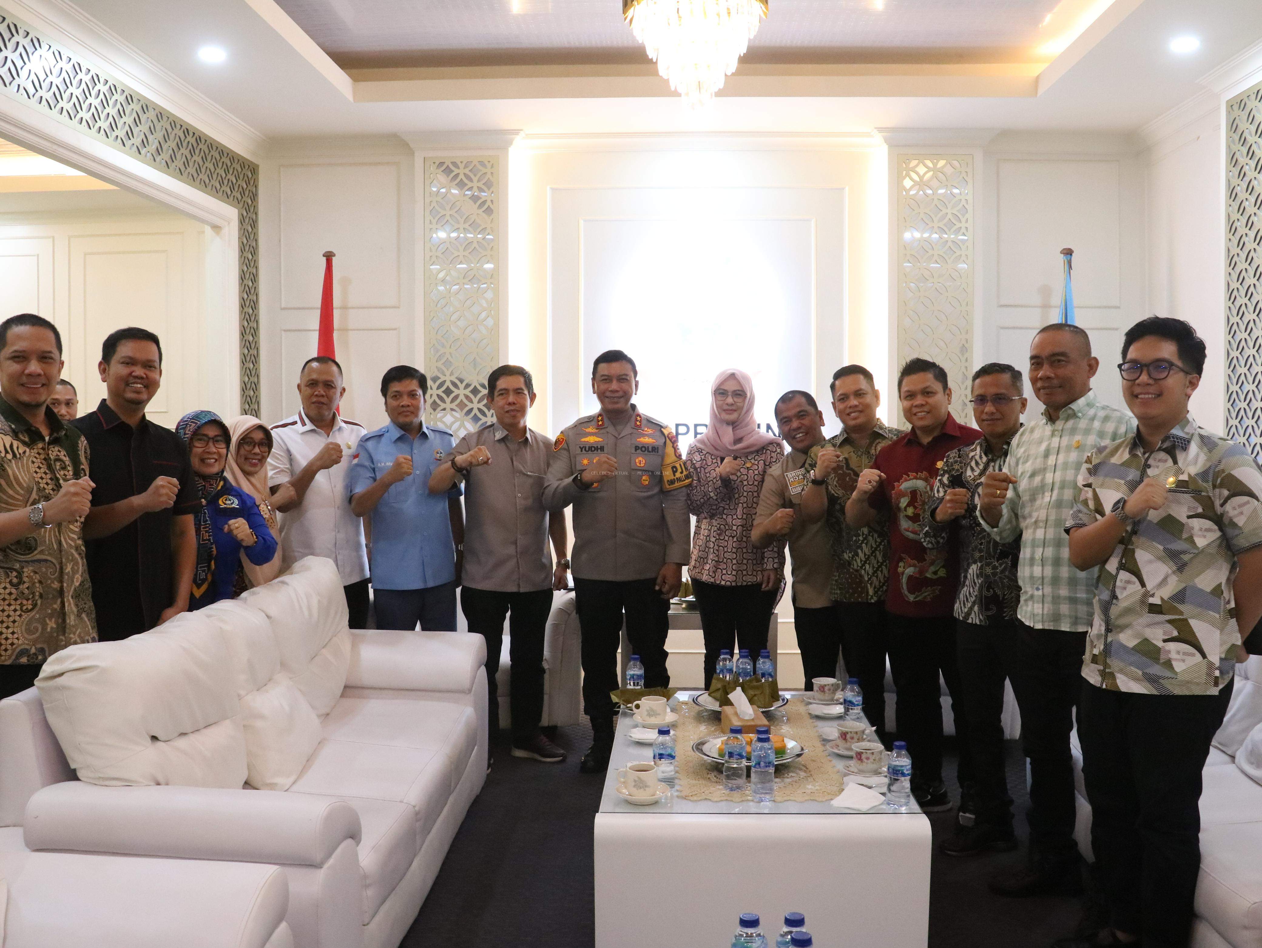 Perkuat Soliditas TNI, Polri Dan Pemerintah Jelang Pilkada, Kapolda Sulsel Berkunjung Ke Forkopimda