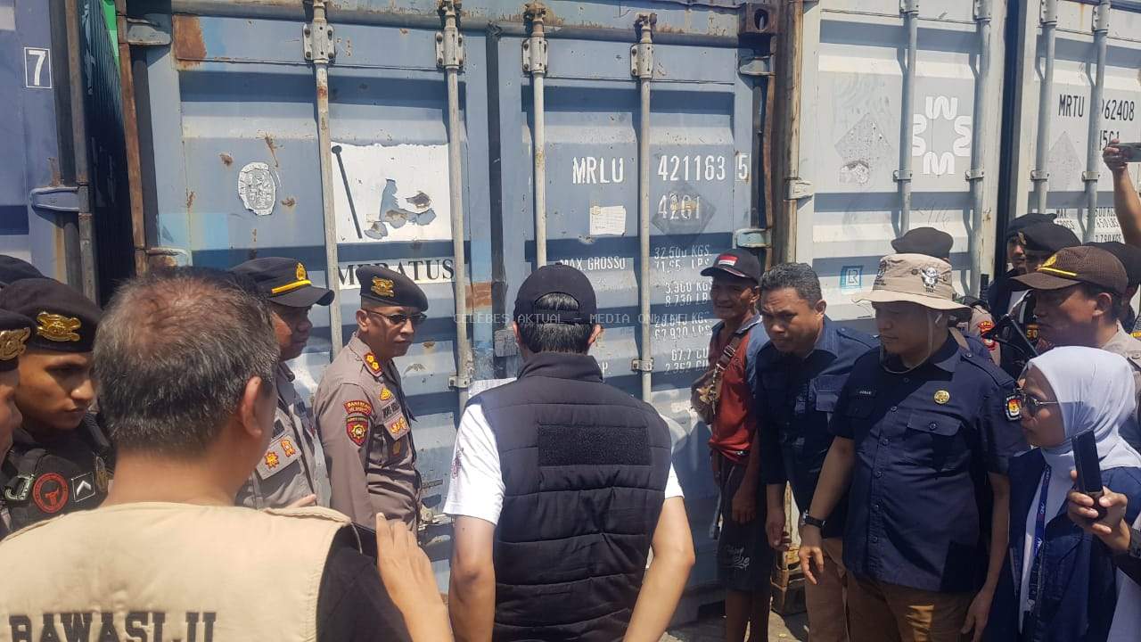 Polda Sulsel Kawal Pendistribusian surat suara 18 kabupaten Di Sulsel Pada Pilkada serentak tahun 2024-2025