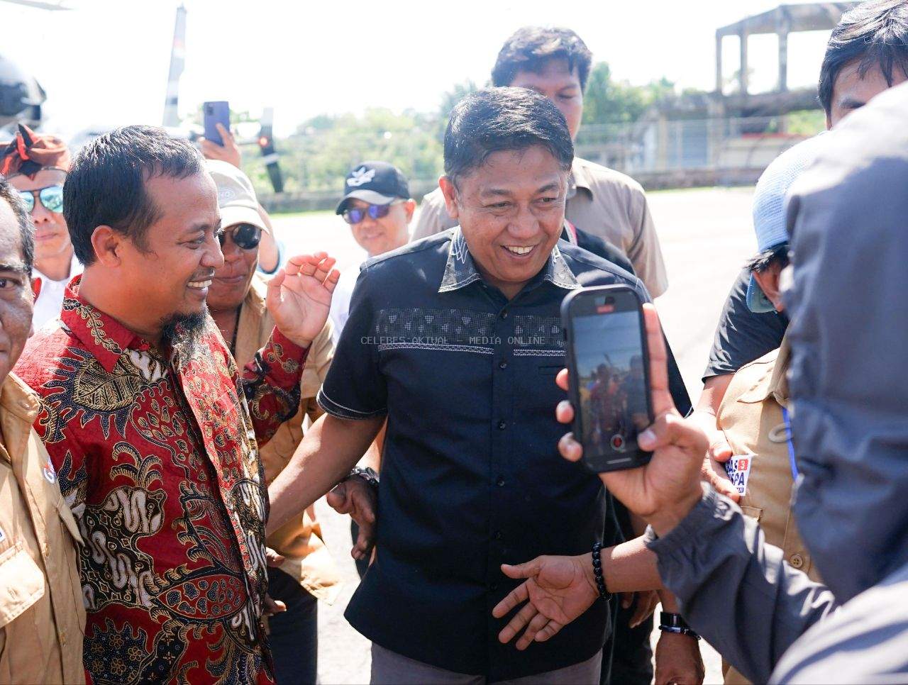 Isrullah - Usman Sambut Kedatangan Calon Gubernur Sulawesi Selatan Andi Sudirman Sulaiman di Malili