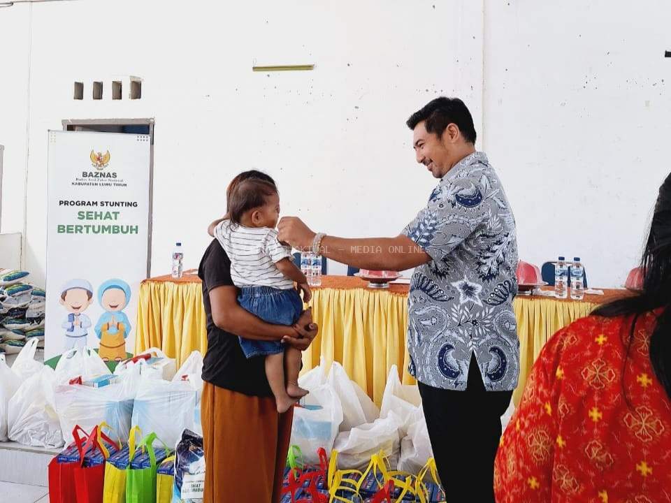 Wabup Akbar Serahkan Bantuan dan Penanganan Bumil, Baduta serta Balita Stunting