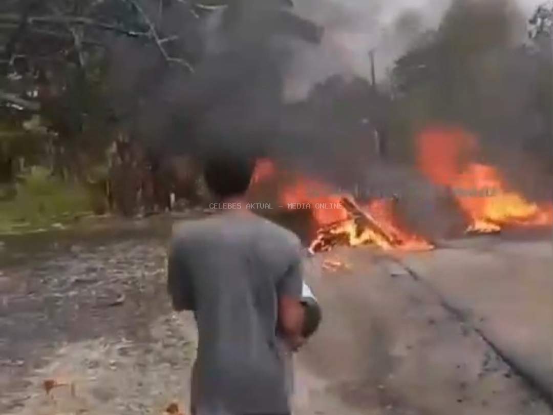 Viral! Motor Pedagang Bensin Eceran Terbakar Saat Angkut 213 Liter Pertalite di Angkona