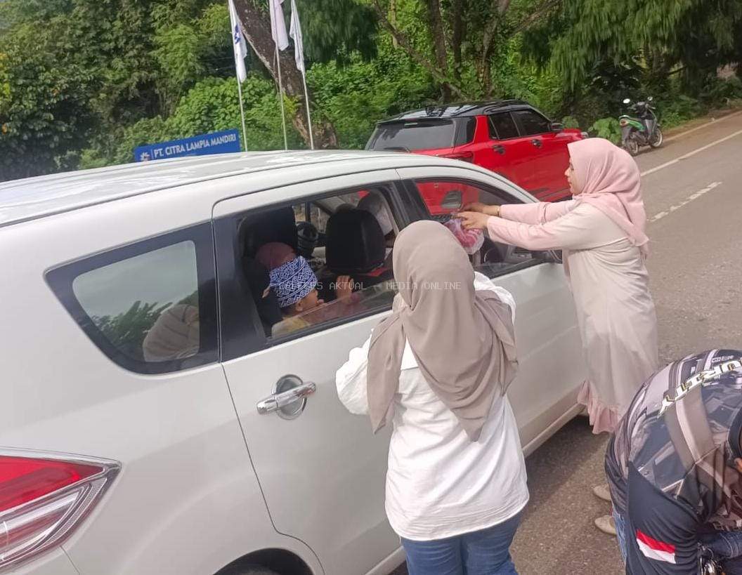 PT Citra Lampia Mandiri Berbagi Takjil, Sambut Ramadhan dengan Kepedulian