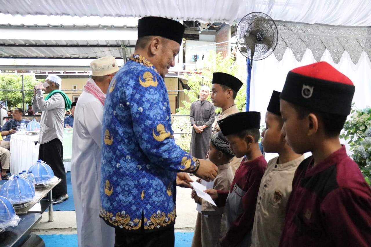 Safari Ramadhan Hari ke-9, Bupati Lutim Serahkan Santunan Anak Yatim di Mangkutana