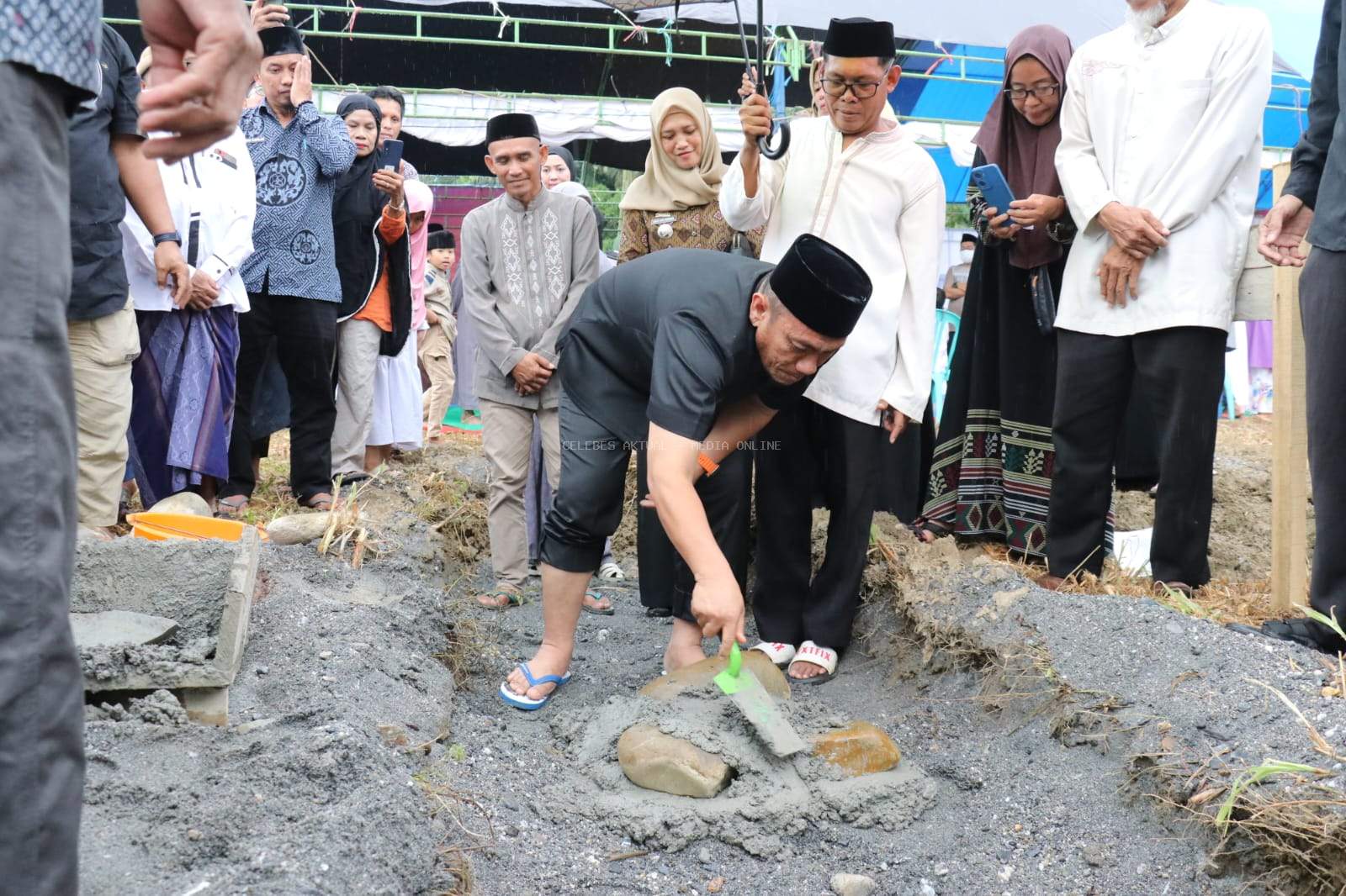 Simbol Syiar Islam, Bupati Lutim Resmikan Pembangunan Masjid dan TK Islam di Tomoni