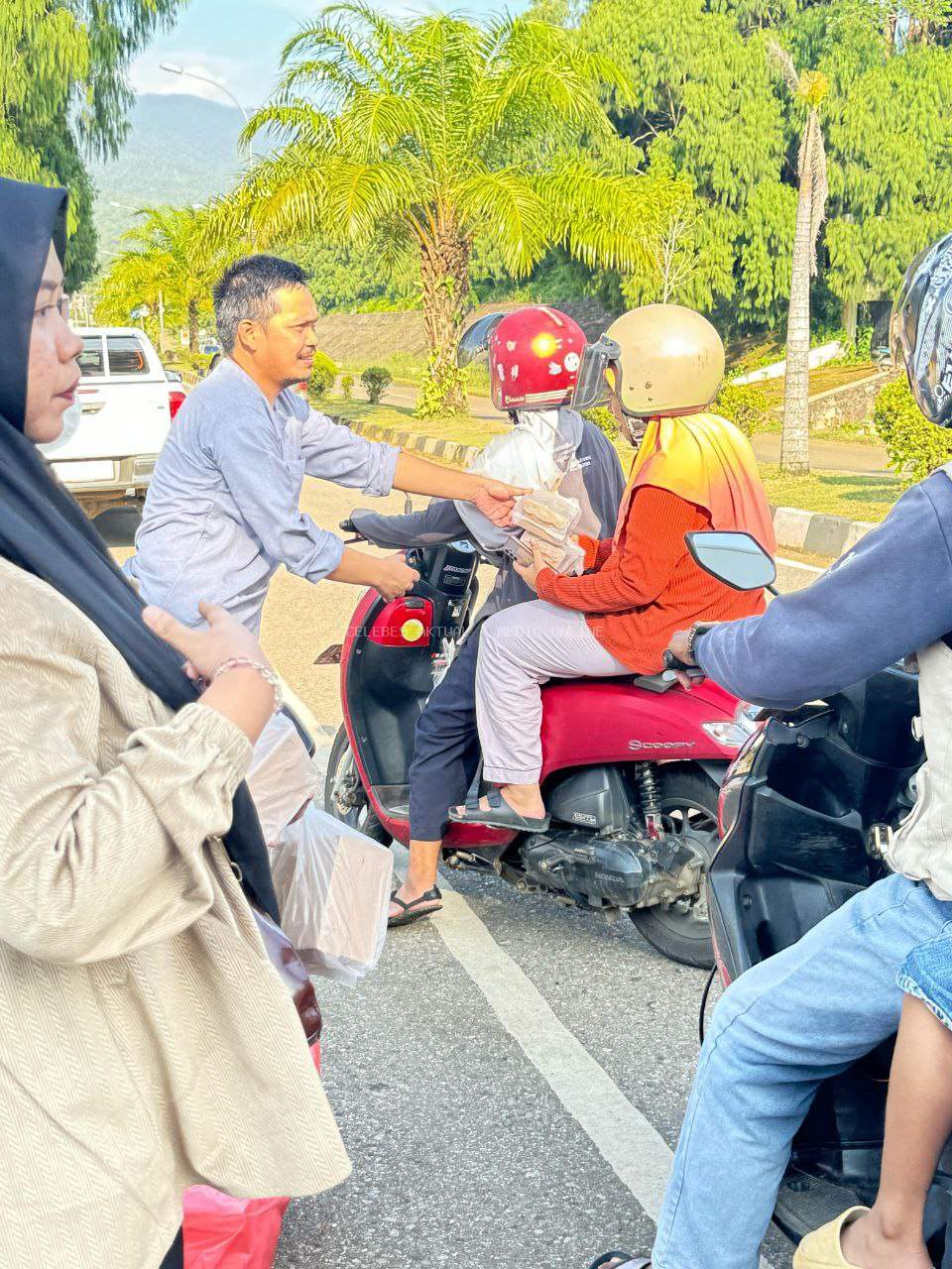 Berkah Ramadhan, PT Citra Lampia Mandiri Kembali Bagikan Takjil untuk Masyarakat Luwu Timur