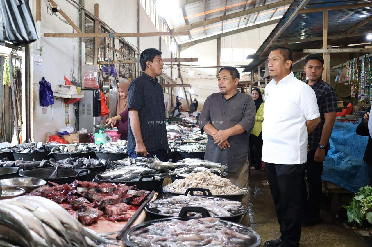 Bupati Luwu Timur Gratiskan Biaya Kebersihan di Pasar Melindungi Sorowako