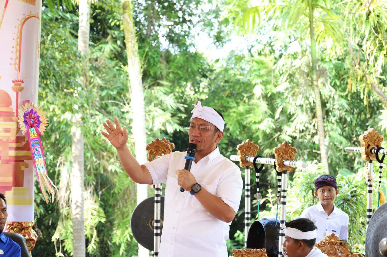 Bupati Luwu Timur Paparkan Program Unggulan Saat Hadiri Piodalan di Sorowako