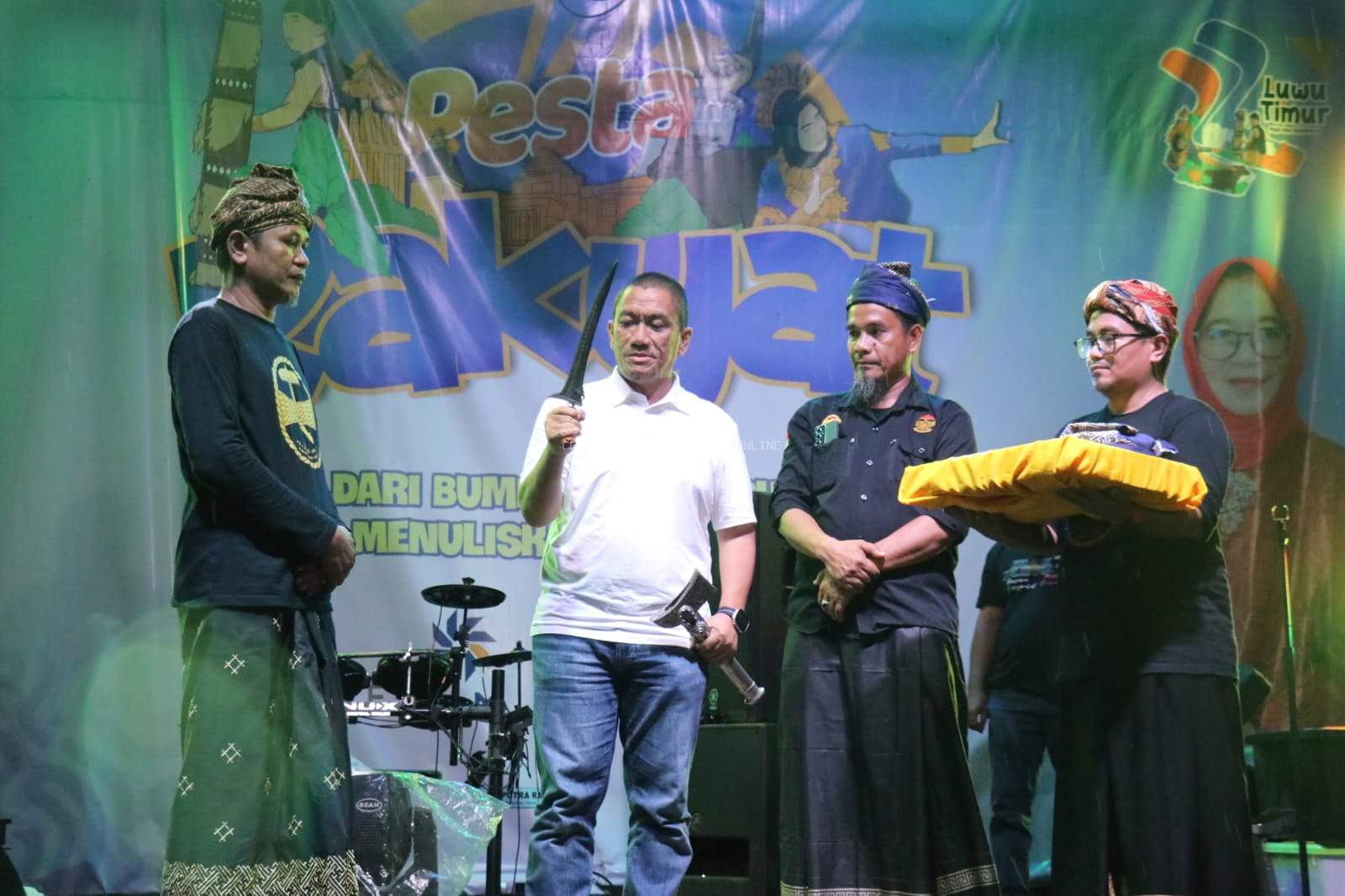 Bupati Irwan dan Pompessi Luwu Gelar Mattompang Pusaka di Pameran Benda Pusaka