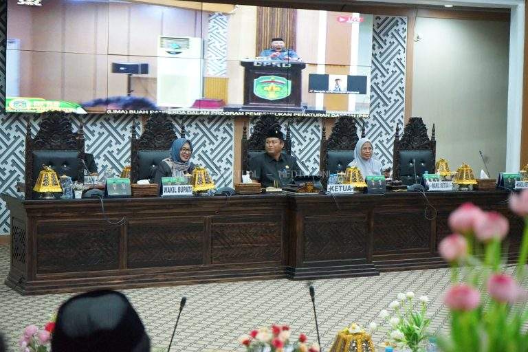 Wabup Puspa Hadiri Paripurna DPRD Luwu Timur Pandangan Umum Lima Ranperda Propemperda 2025