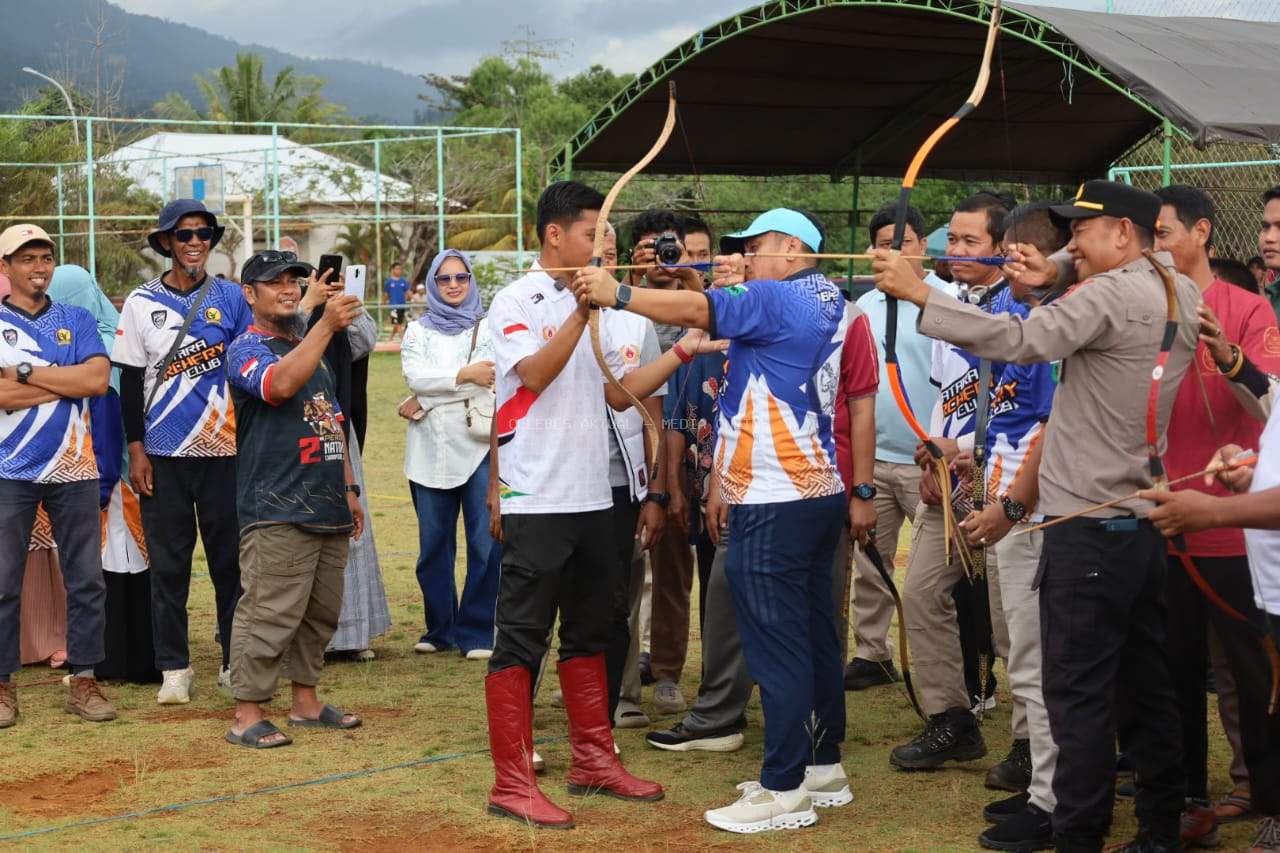 Lepaskan Anak Panah, Bupati Irwan Buka Row Fest Sulsel & Bupati Cup I