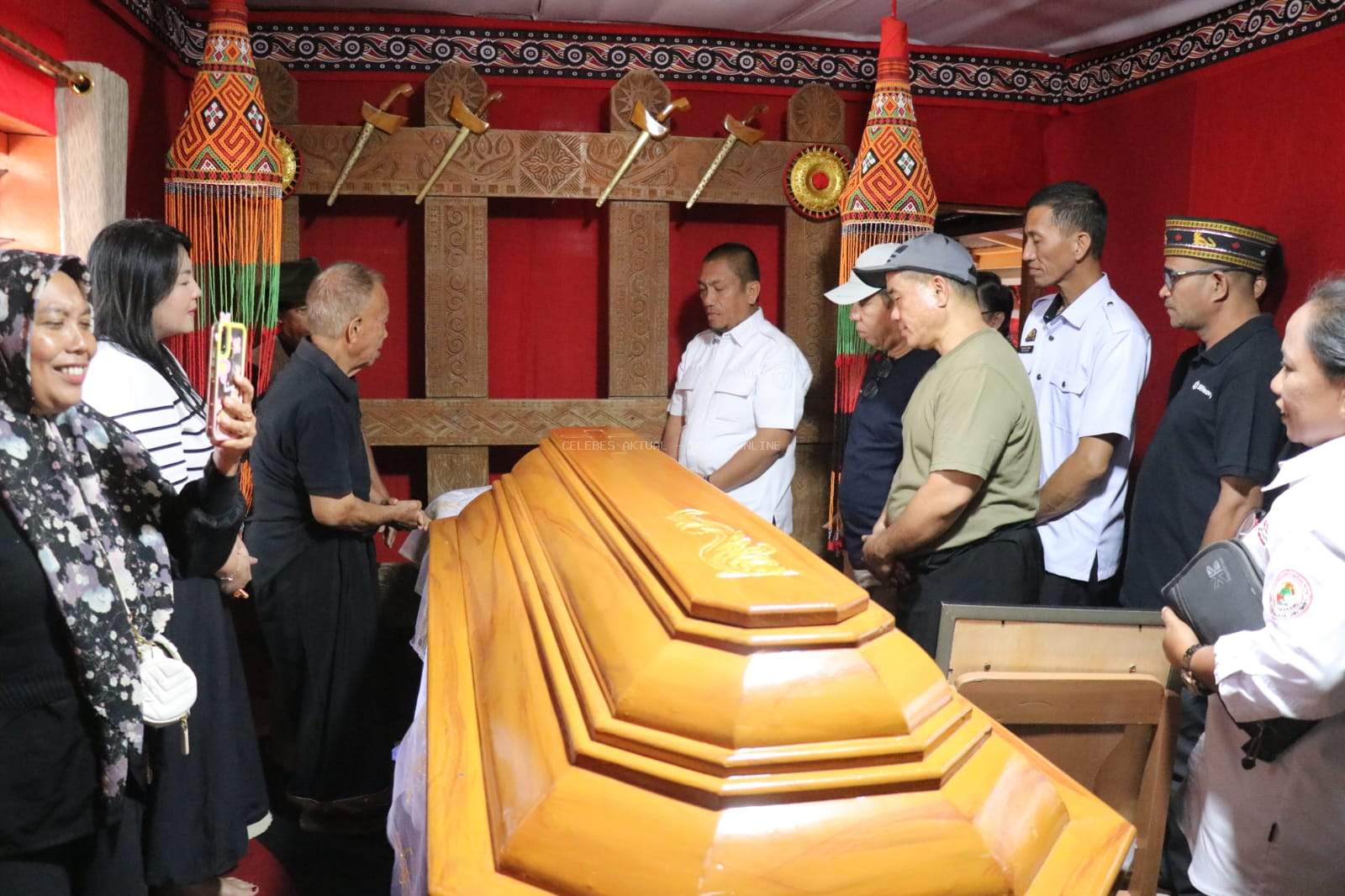 Bupati Irwan Melayat Tiga Warga yang Berpulang di Wasuponda