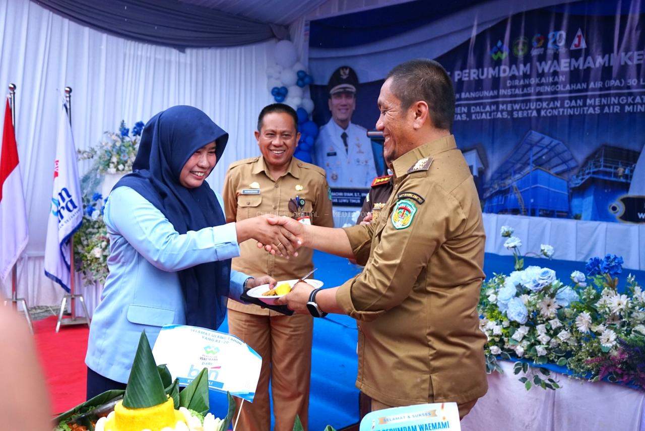 Bupati Luwu Timur Resmikan Instalasi Pengolahan Air Perumdam Waemami