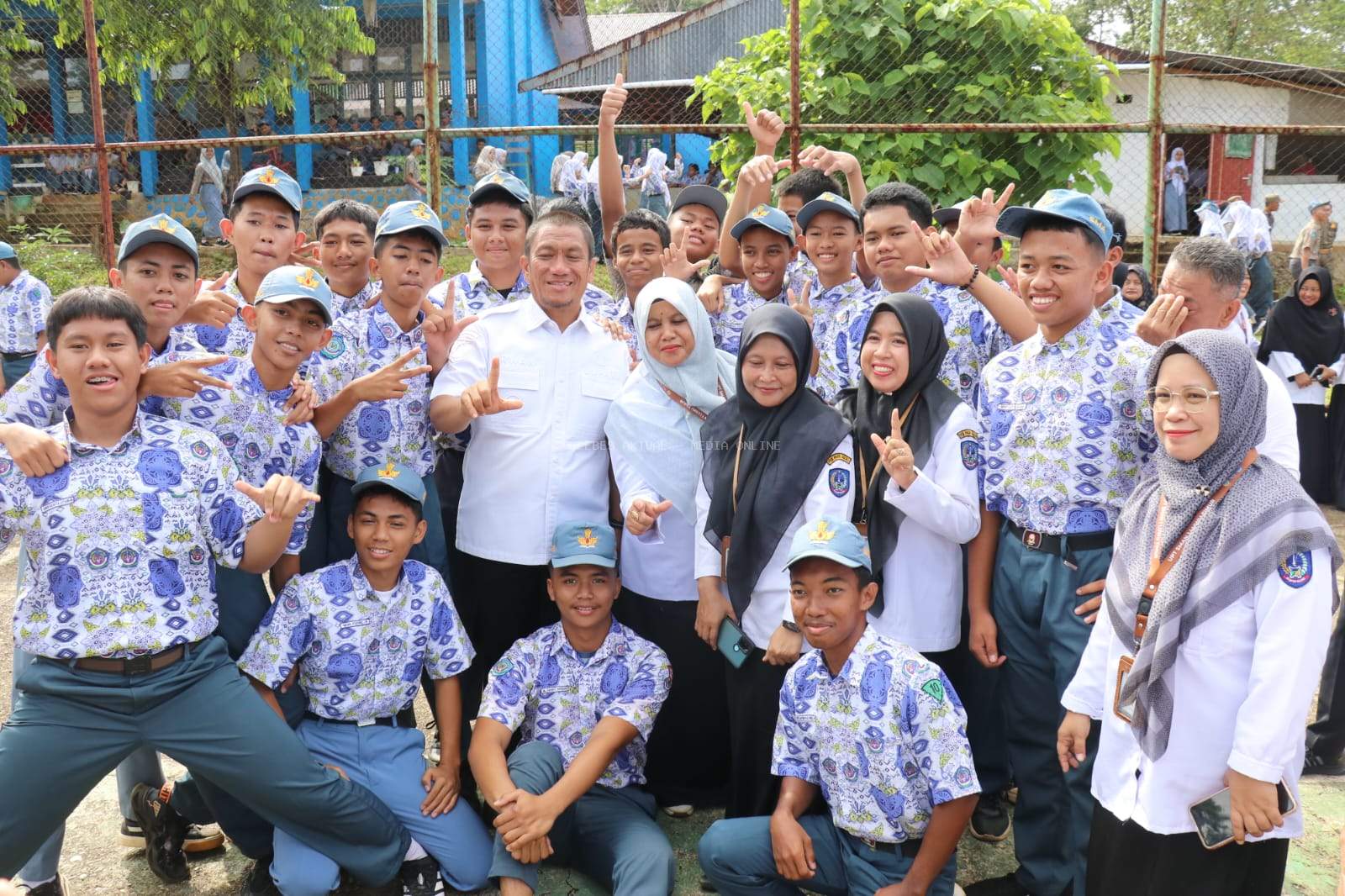 Bupati Luwu Timur Ajak Pelajar SMAN 1 Malili Berani Bermimpi dan Menjauhi Narkoba