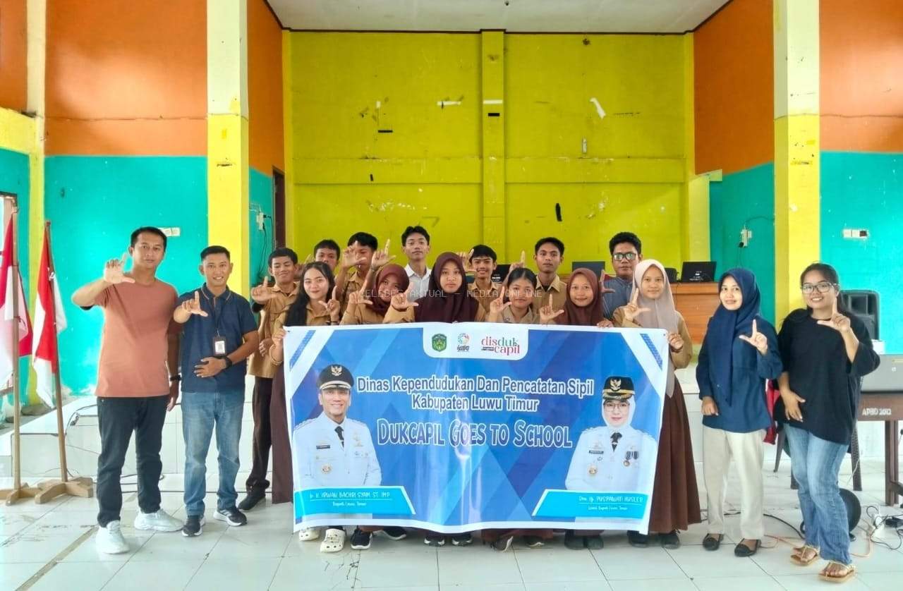 Lewat Program “Dukcapil Goes To School”, Pelajar Lutim Kini Bisa Rekam KTP-el di Sekolah