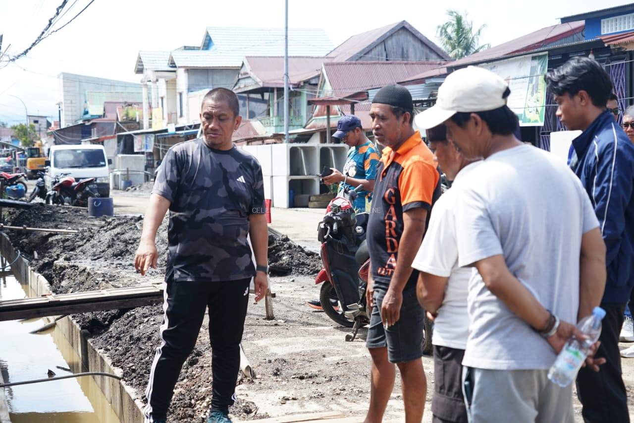 Bupati Irwan Awasi Kerapian dan Estetika Pembangunan Drainase Pasar Malili