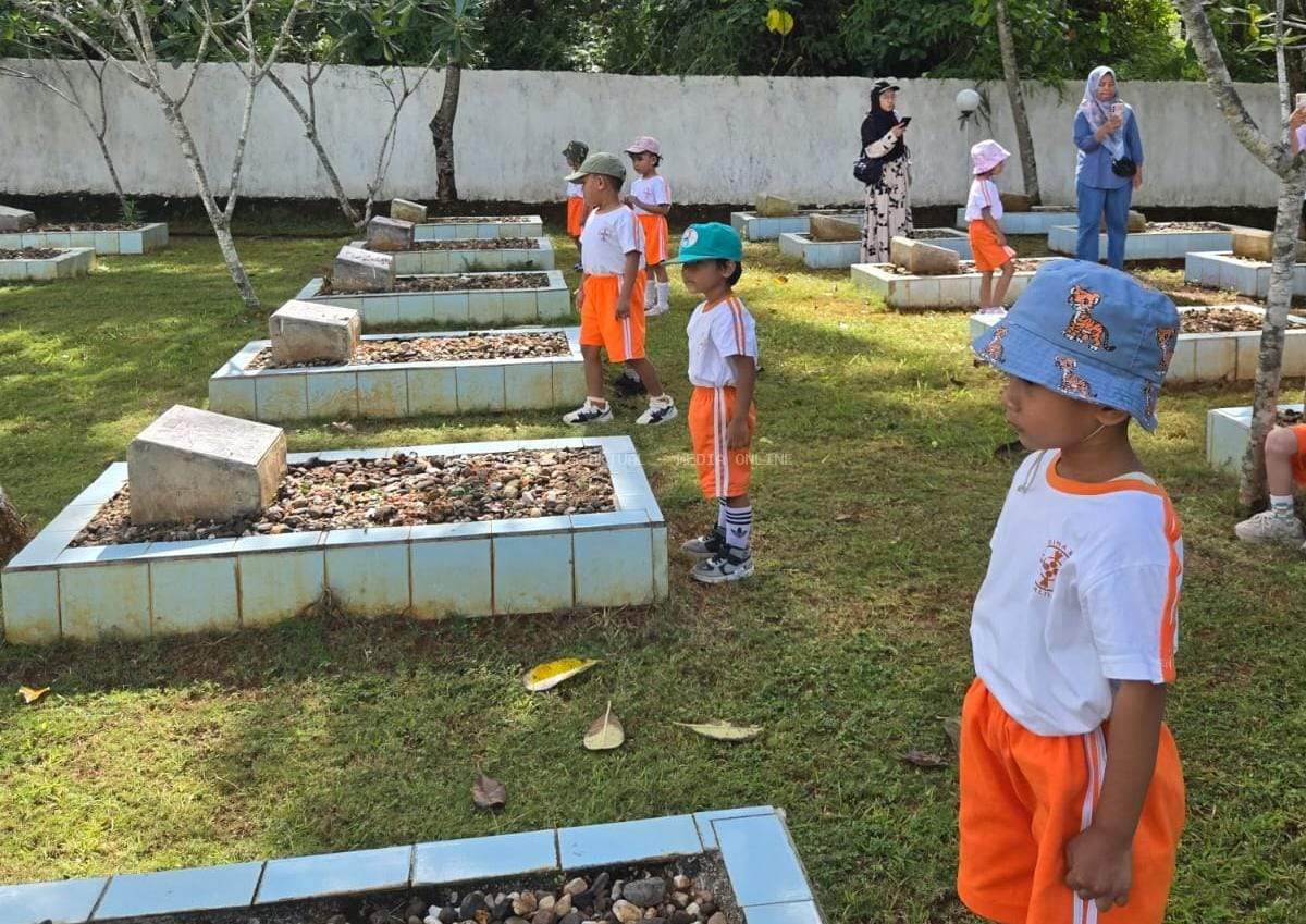 Anak-Anak TK Mandiri Belajar Makna Pengorbanan Lewat Kunjungan ke TMP Malili