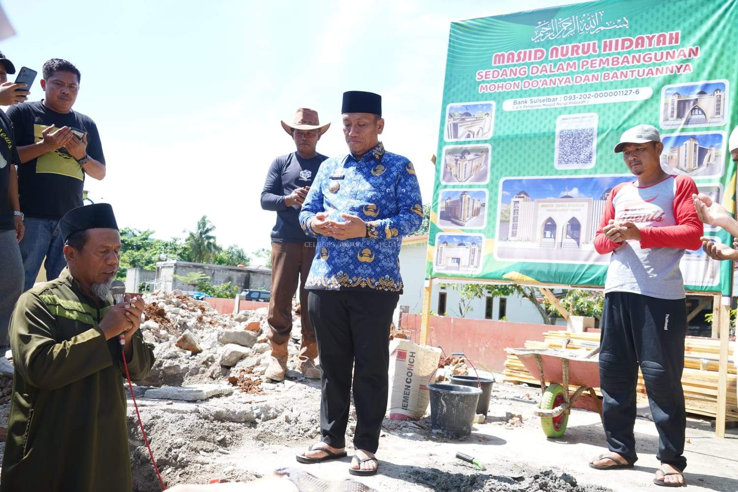 Masjid Nurul Hidayah Puncak Indah Dibangun Jadi lebih Megah, Bupati Irwan Letakkan Batu Pertama