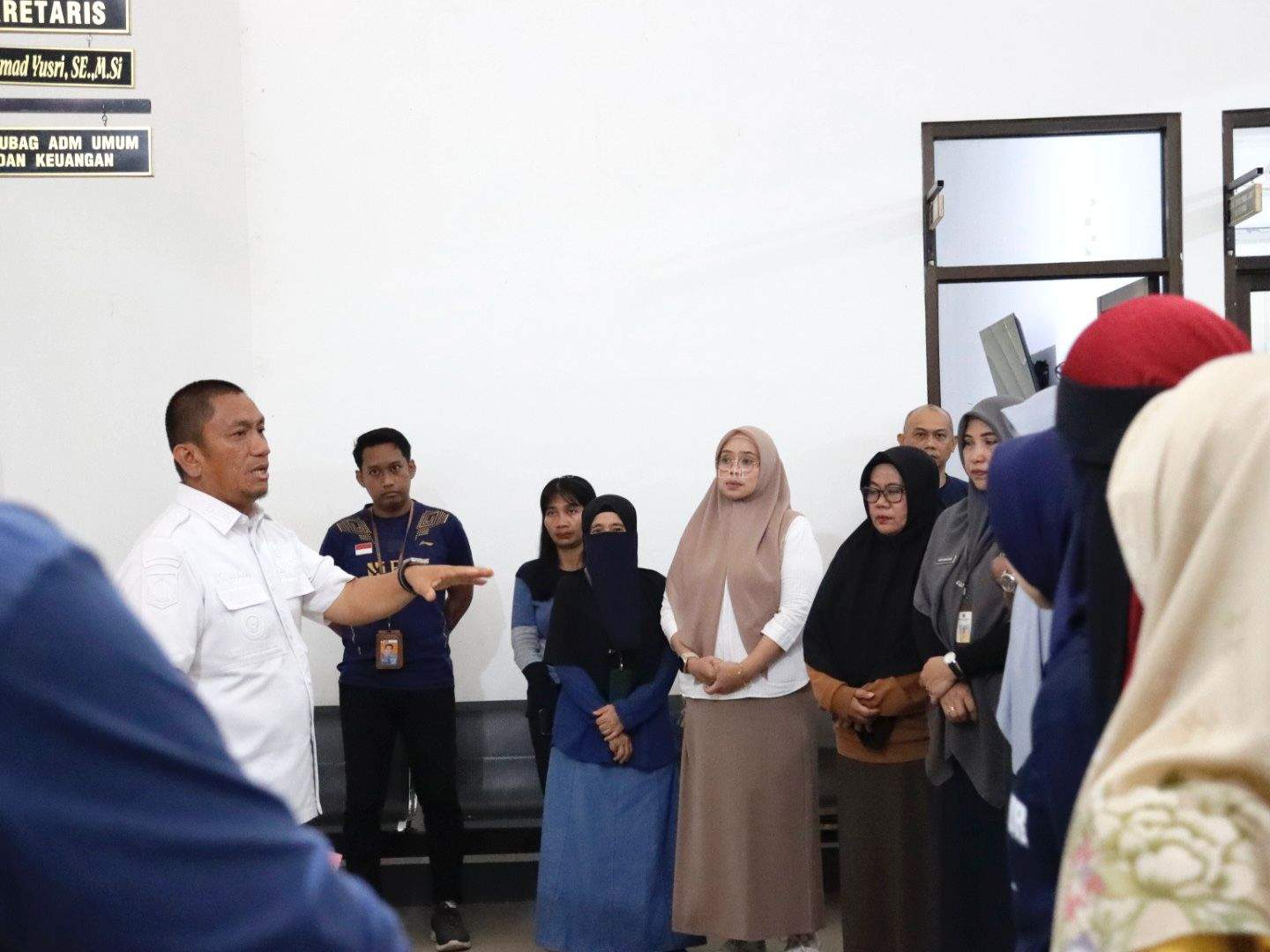 Tingkatkan Kualitas Pelayanan, Bupati Irwan Lakukan Sidak di Dua OPD