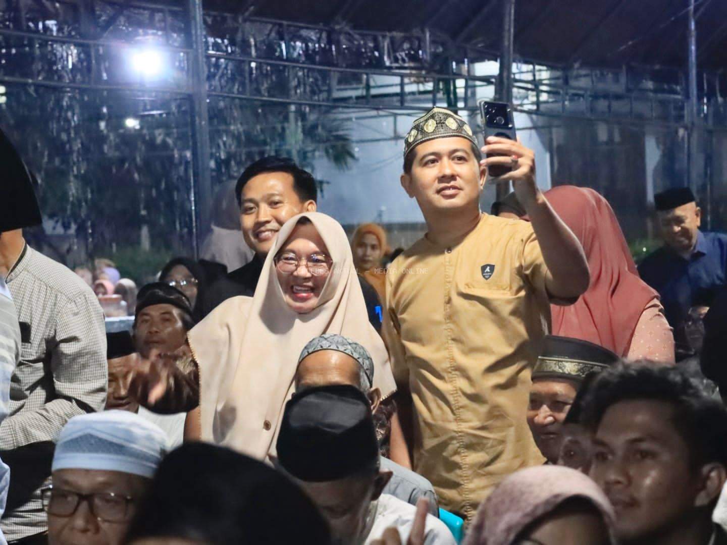 Diguyur Hujan, Warga Mangkutana Tetap Antusias Ikuti Safari Ramadhan Pemkab Lutim