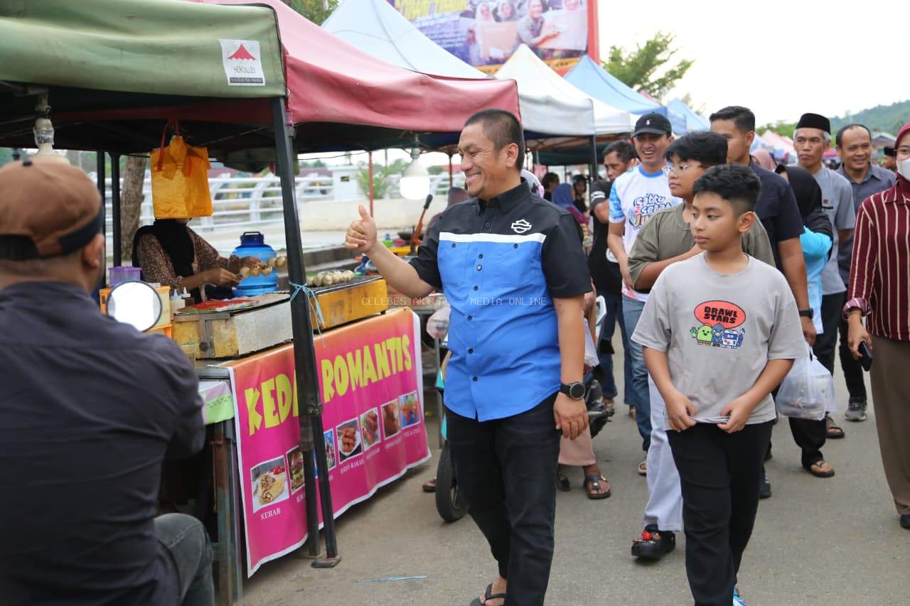 Dari Pembeli Jadi Penghibur: Cara Tak Biasa Bupati Luwu Timur Hidupkan Pasar Ramadhan Malili