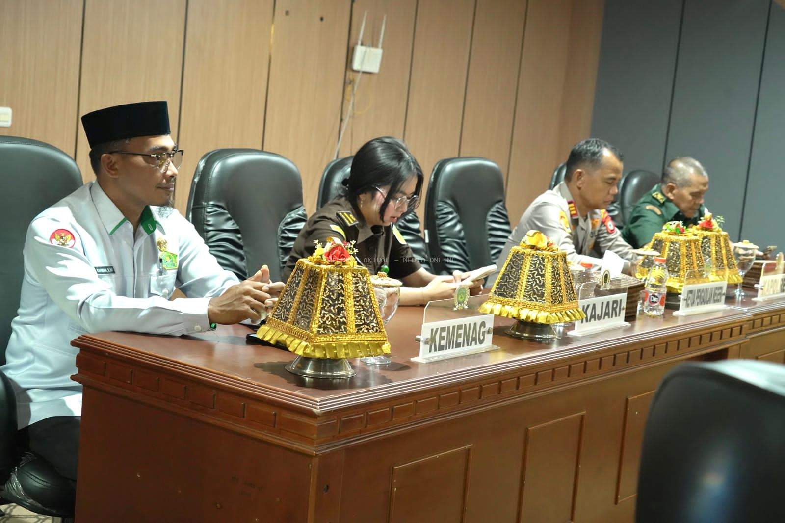 Ustadz Rahmat Pimpin Doa Pembuka Paripurna DPRD Luwu Timur