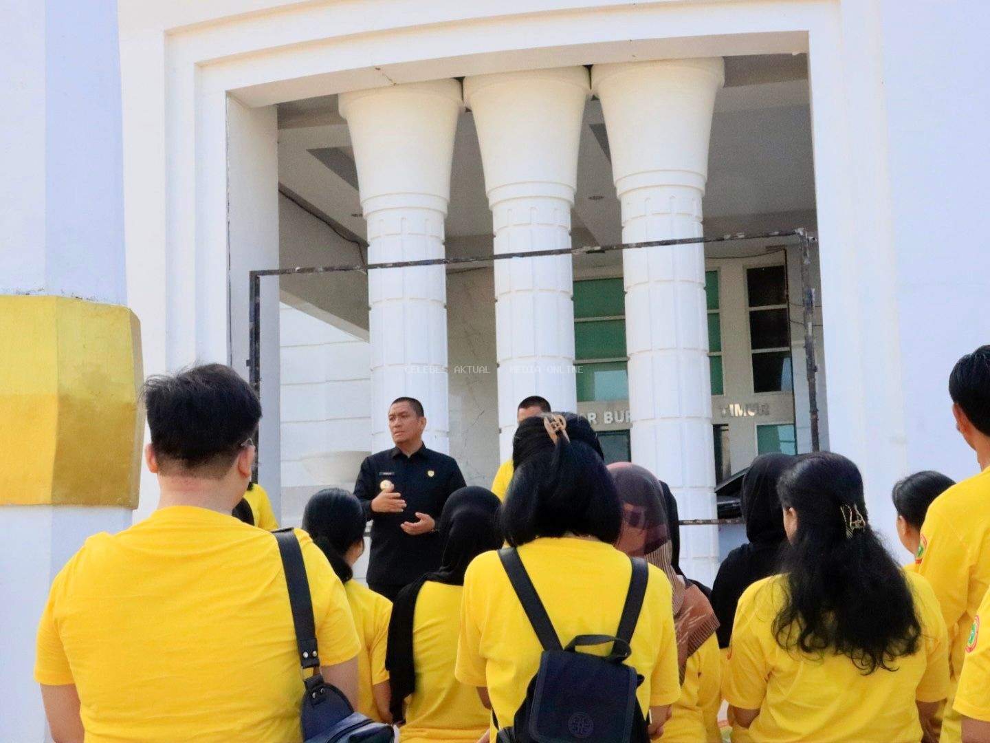 Lepas Kontingen PPNI Lutim, Bupati : Tunjukkan Kekompakan dan Semangat Profesionalisme Nakes