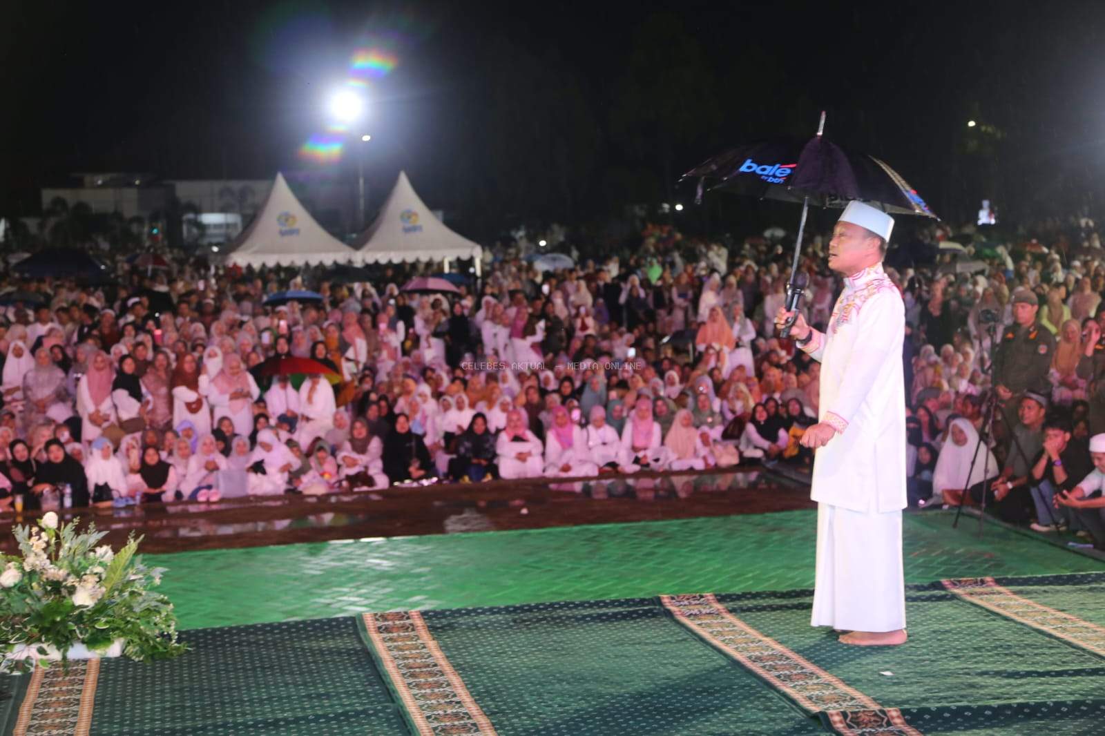 Hujan Tak Surutkan Iman, Ribuan Warga Padati Tabligh Akbar Ustadz Das'ad Latif