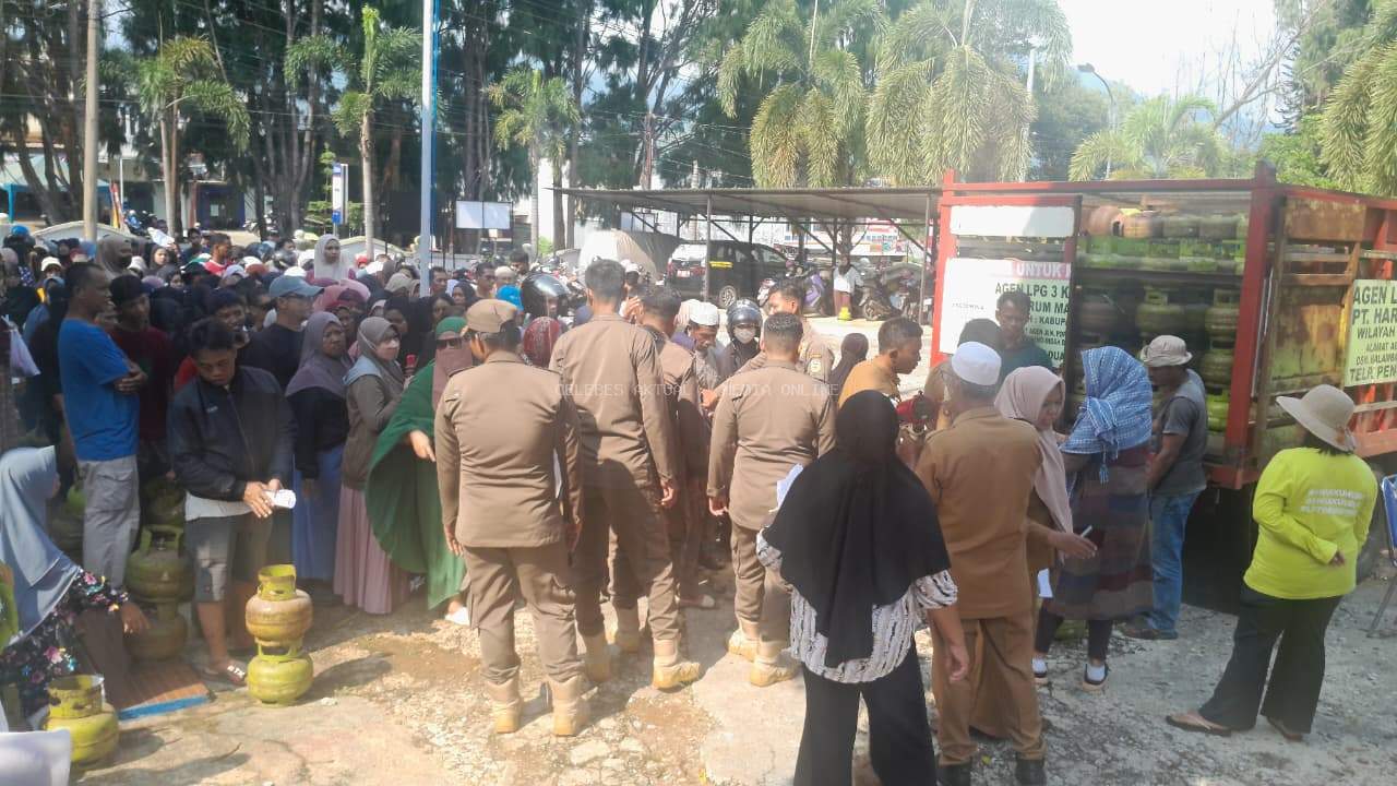 560 Tabung Gas Disalurkan di Kecamatan Malili, Warga Antusias Ikuti Pembagian