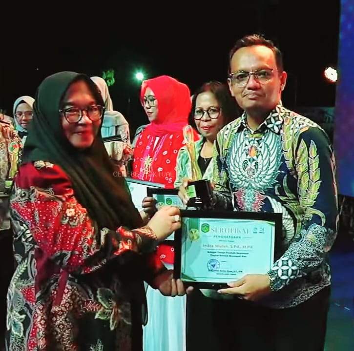 Guru SMPN 2 Malili Raih Penghargaan Tenaga Pendidik Berprestasi Luwu Timur 2026