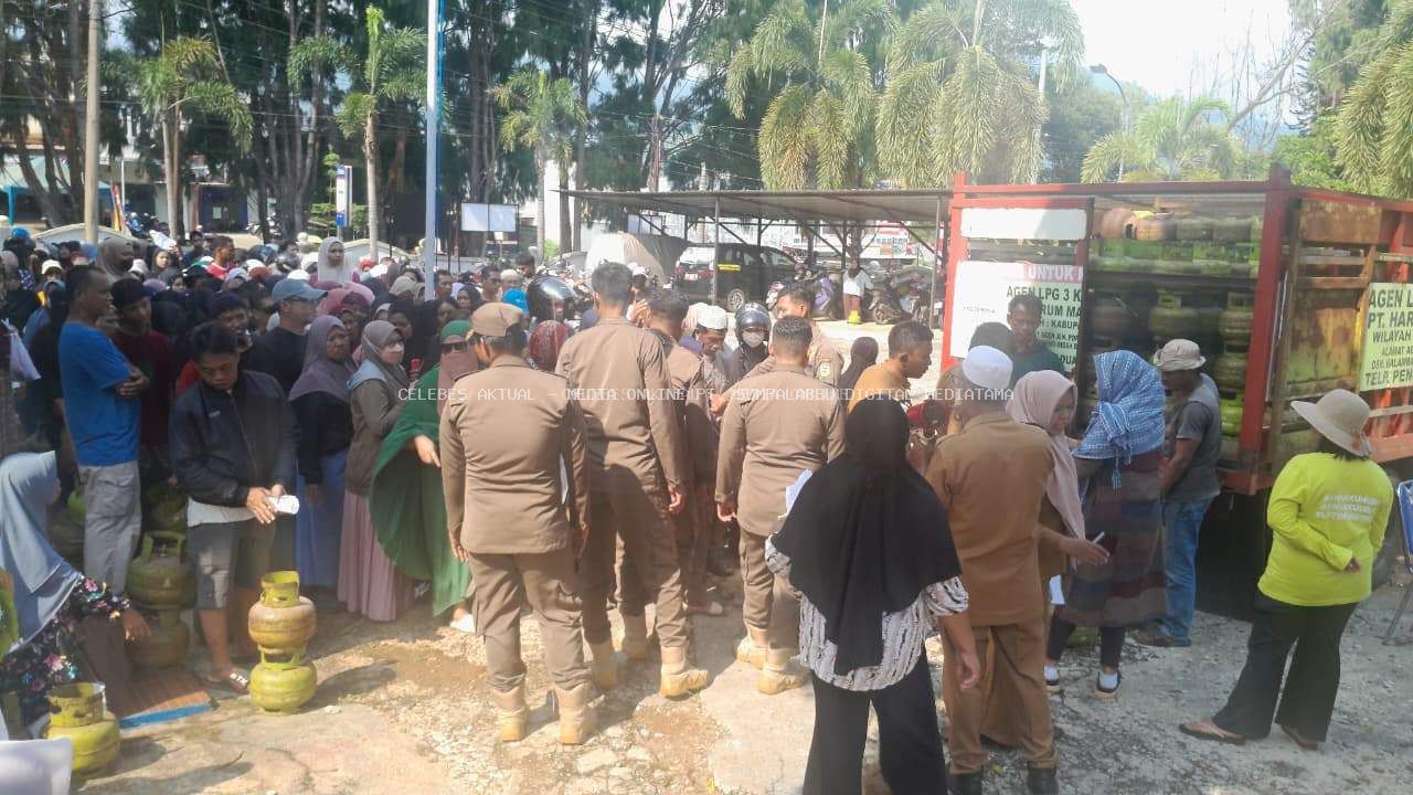 560 Tabung Gas Disalurkan di Kecamatan Malili, Warga Antusias Ikuti Pembagian
