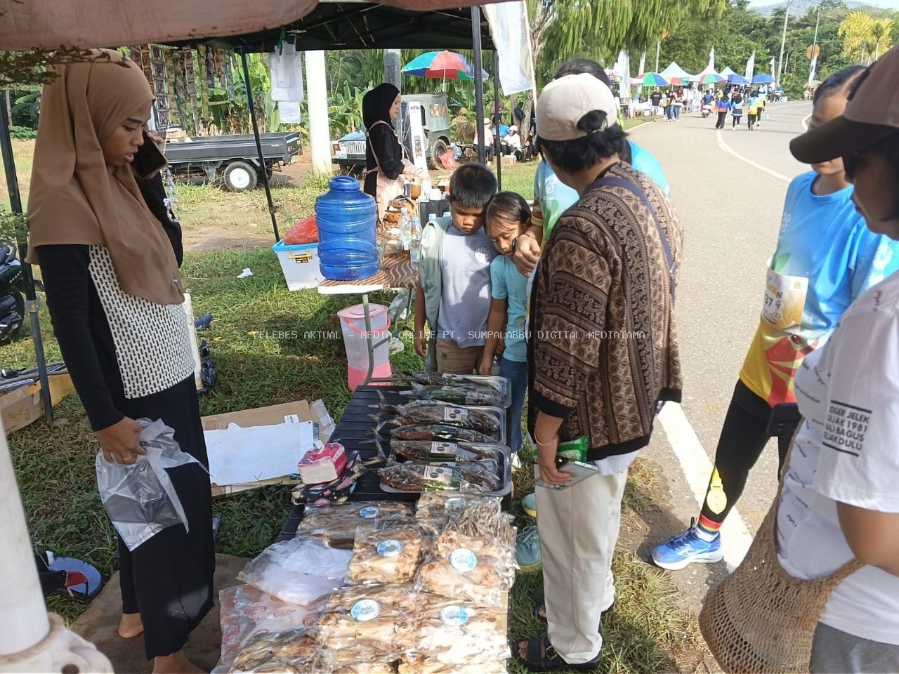 Omzet UMKM Gurih Asap Khas Malili Tembus Rp1,8 Juta, Berkah Event Pemkab Luwu Timur