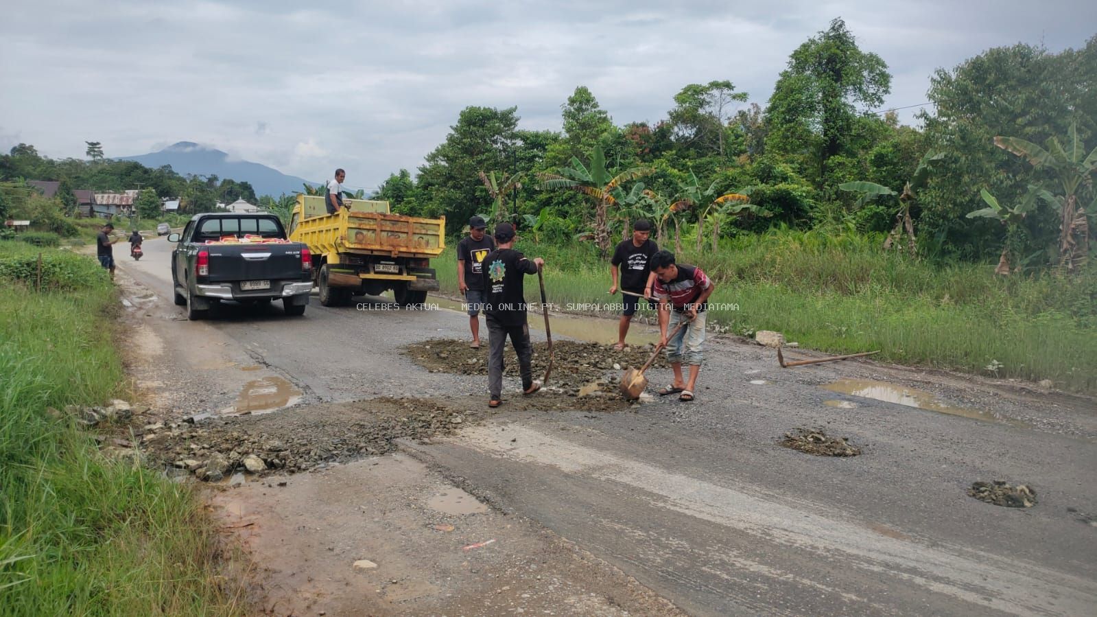 Pemkab Lutim Respon Cepat Aduan Jalan Rusak Ussu-Batas Kota Malili
