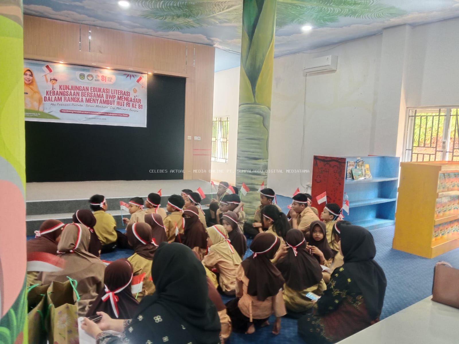 Tanamkan Semangat Literasi Sejak Dini, DWP Luwu Timur Ajak Puluhan Siswa SD Waru Belajar di Perpustakaan