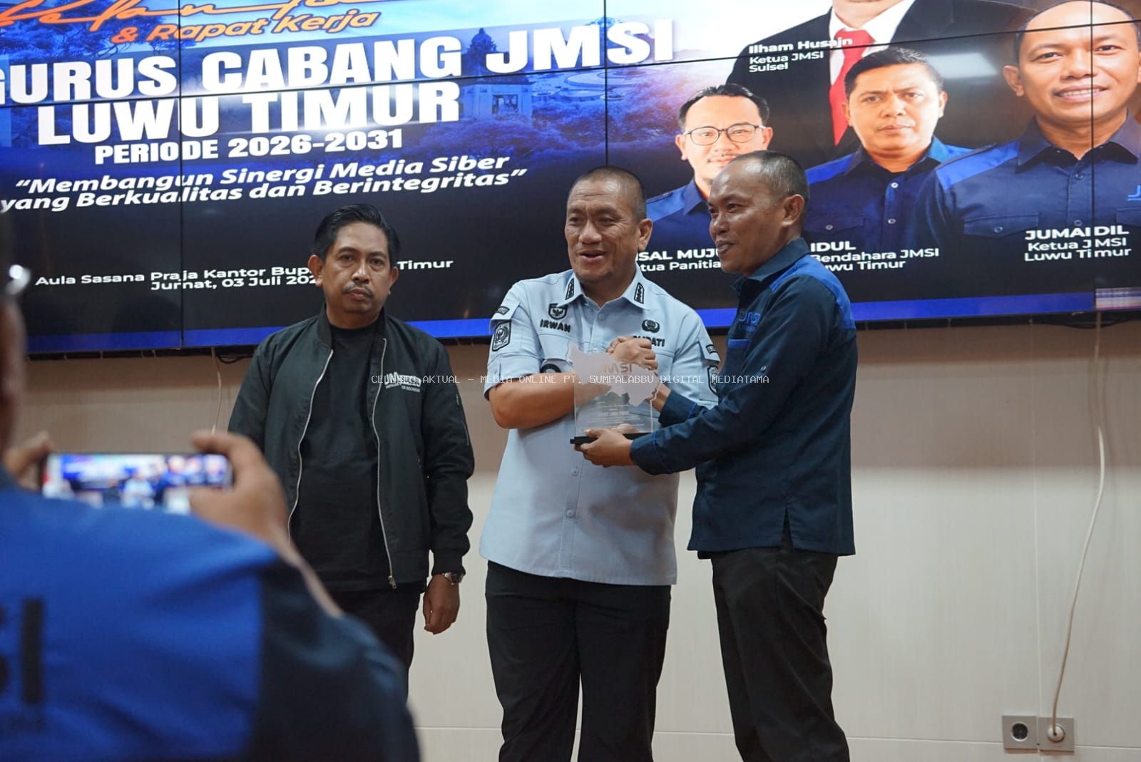 JMSI Luwu Timur Resmi Dilantik, Bupati Irwan Dorong Pers Siber Perkuat Kualitas Informasi