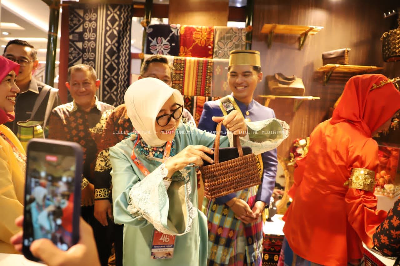 Kerajinan Luwu Timur Curi Perhatian di Puncak HUT Dekranas, Diminati Pengunjung hingga Istri Menteri
