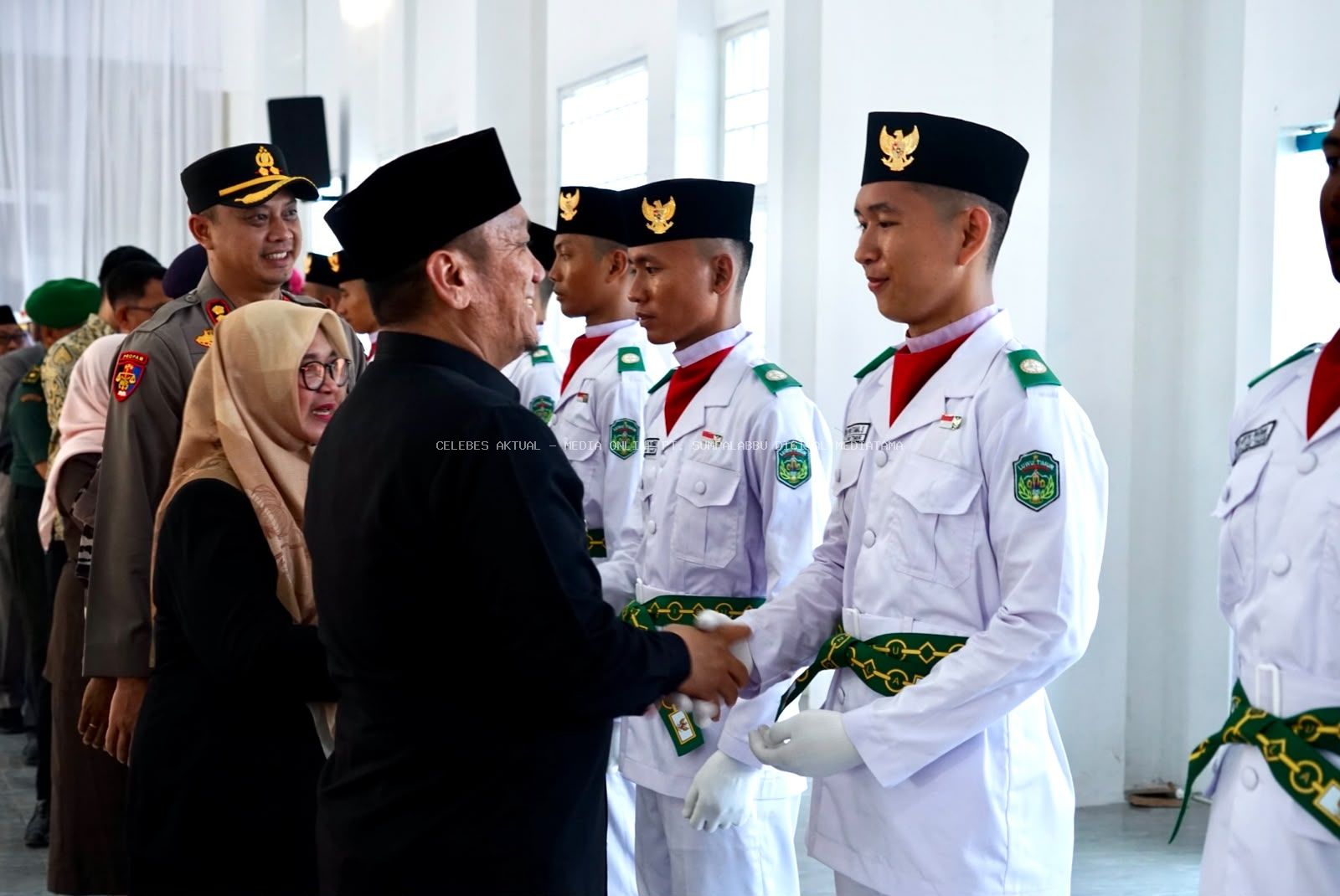 Dikukuhkan Bupati Irwan, Paskibraka Lutim Siap Kibarkan Merah Putih di HUT RI ke-81